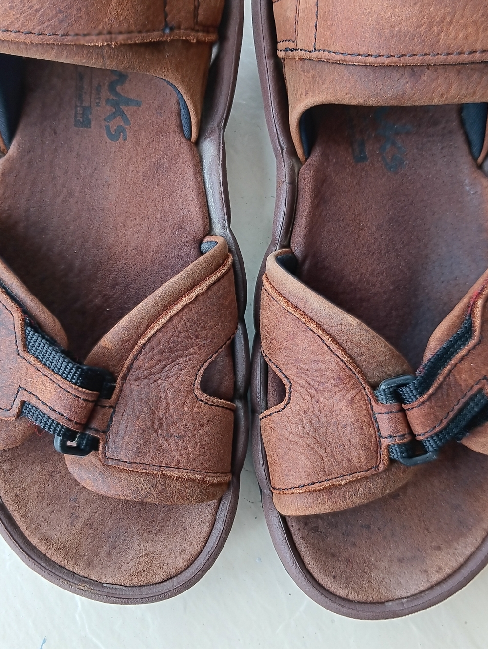 Clarks Men’s Brown Leather Hook-and-Loop Rugged Outdoor Sandals Air Trek Sole 12 - Picture 3 of 9
